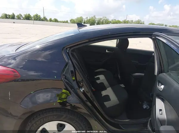 3KPFK4A74HE151790 2017 KIA FORTE - Image 8