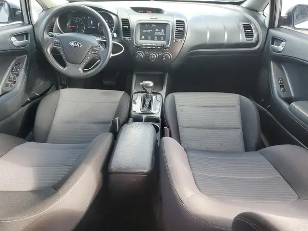 3KPFK4A74HE152633 2017 KIA FORTE - Image 8