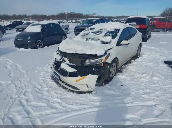 3KPFK4A74HE153037 2017 KIA FORTE - Image 2