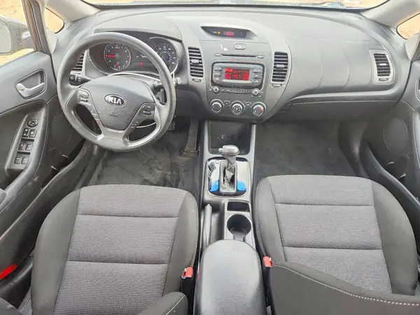 3KPFK4A74HE157122 2017 KIA FORTE - Image 8