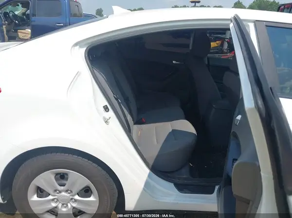 3KPFK4A74HE158416 2017 KIA FORTE - Image 8