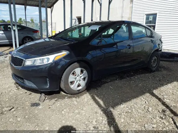 3KPFK4A74HE158920 2017 KIA FORTE - Image 2