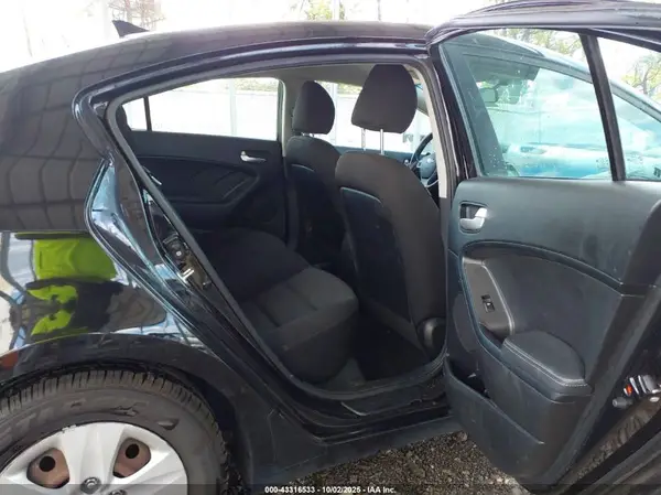 3KPFK4A74HE158920 2017 KIA FORTE - Image 8