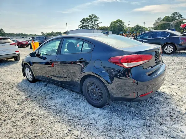 3KPFK4A74JE165422 2018 KIA FORTE - Image 2