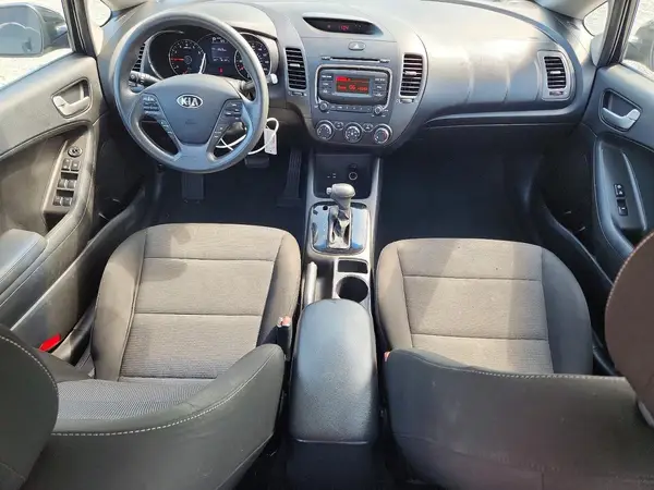 3KPFK4A74JE165422 2018 KIA FORTE - Image 8