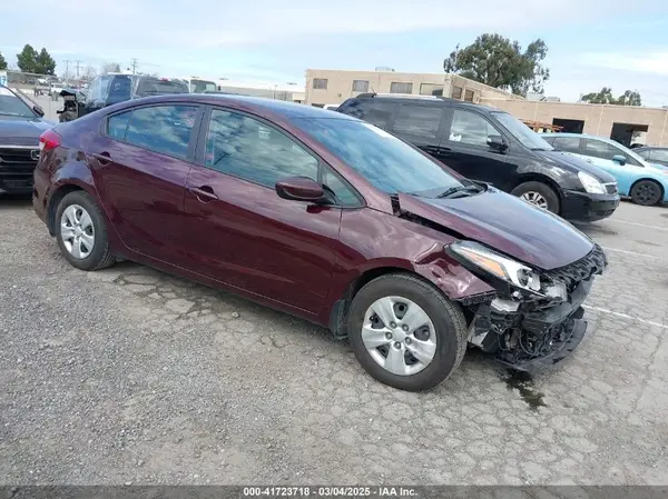 3KPFK4A74JE166957 2018 KIA FORTE - Image 1