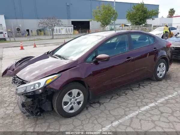 3KPFK4A74JE166957 2018 KIA FORTE - Image 2