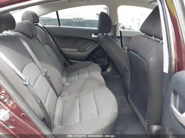 3KPFK4A74JE166957 2018 KIA FORTE - Image 8