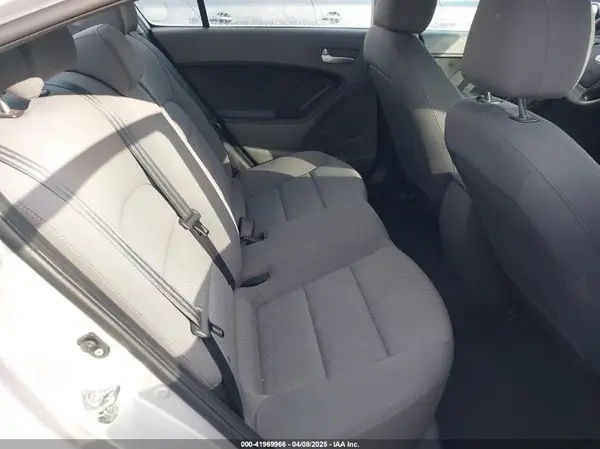 3KPFK4A74JE167784 2018 KIA FORTE - Image 8