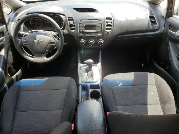 3KPFK4A74JE168028 2018 KIA FORTE - Image 8