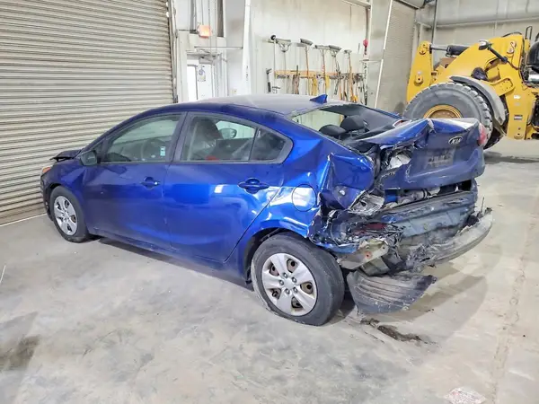 3KPFK4A74JE168272 2018 KIA FORTE - Image 2