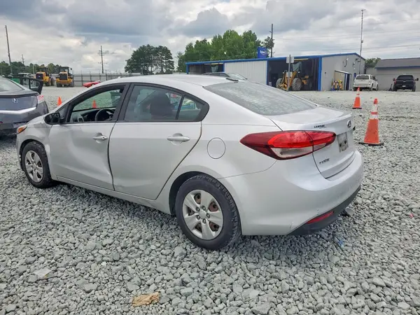 3KPFK4A74JE169504 2018 KIA FORTE - Image 2