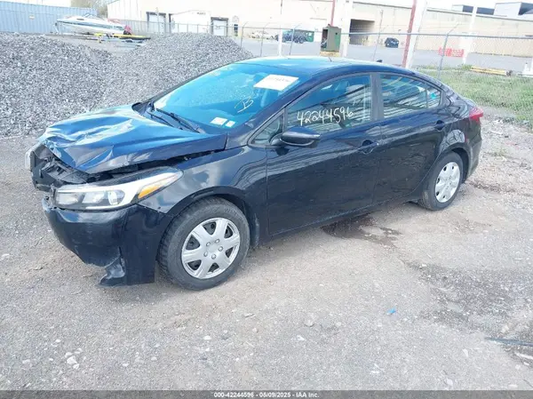 3KPFK4A74JE174802 2018 KIA FORTE - Image 2