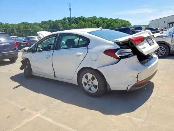 3KPFK4A74JE175545 2018 KIA FORTE - Image 2