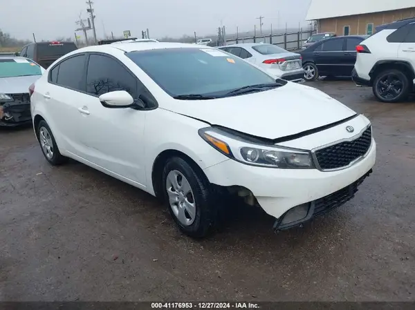 3KPFK4A74JE175769 2018 KIA FORTE - Image 1