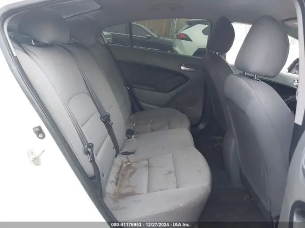 3KPFK4A74JE175769 2018 KIA FORTE - Image 8