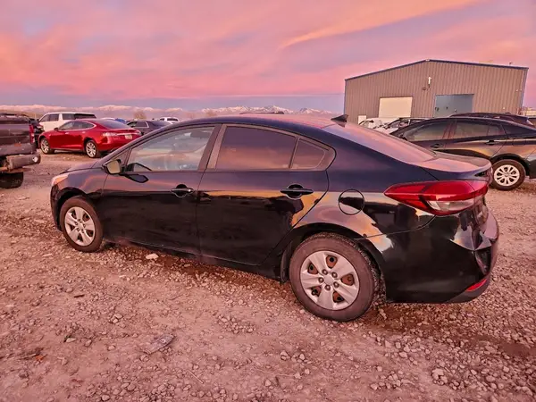 3KPFK4A74JE177487 2018 KIA FORTE - Image 2