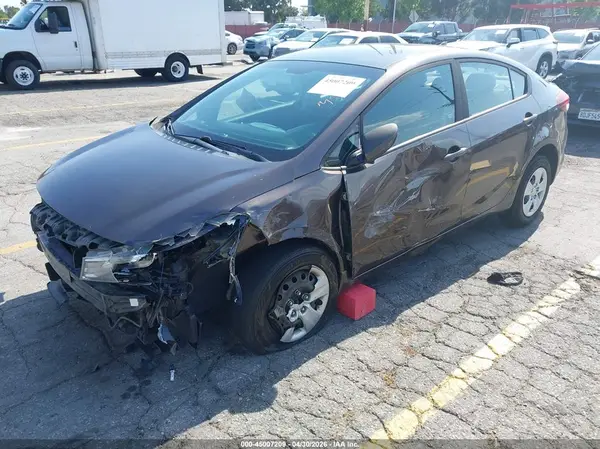3KPFK4A74JE177571 2018 KIA FORTE - Image 2