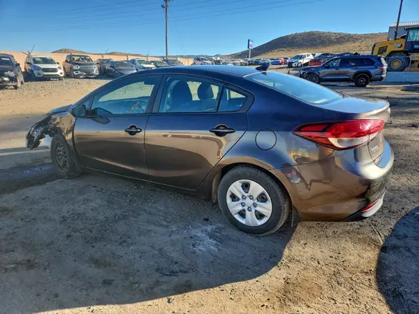 3KPFK4A74JE177666 2018 KIA FORTE - Image 2