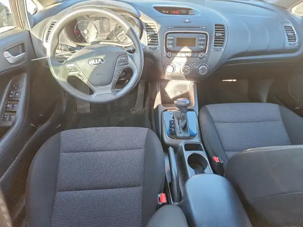 3KPFK4A74JE177666 2018 KIA FORTE - Image 8