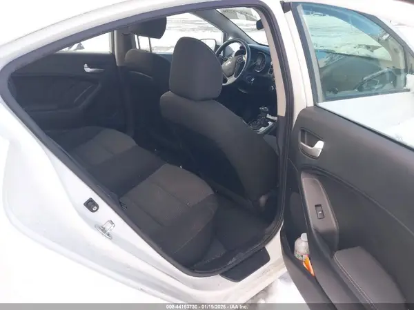 3KPFK4A74JE177702 2018 KIA FORTE - Image 8