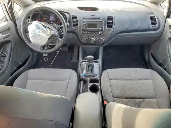 3KPFK4A74JE178204 2018 KIA FORTE - Image 8