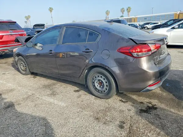 3KPFK4A74JE179160 2018 KIA FORTE - Image 2