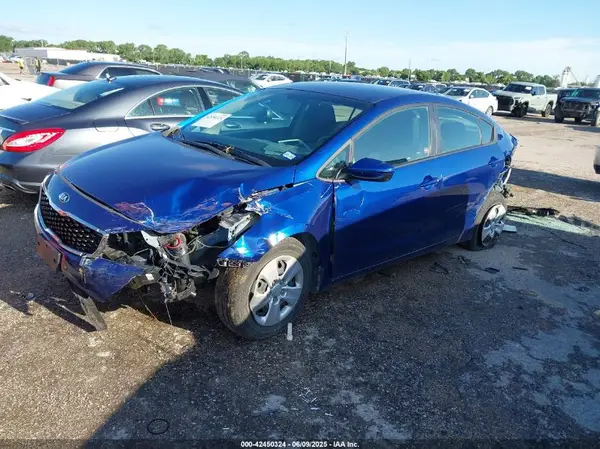3KPFK4A74JE180003 2018 KIA FORTE - Image 2