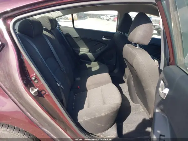 3KPFK4A74JE181362 2018 KIA FORTE - Image 8