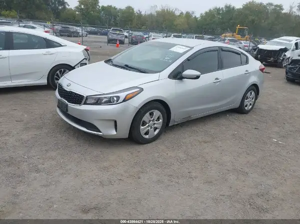 3KPFK4A74JE182754 2018 KIA FORTE - Image 2