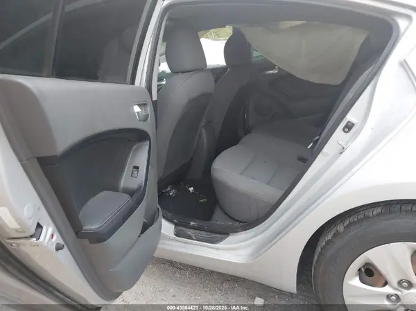3KPFK4A74JE182754 2018 KIA FORTE - Image 8