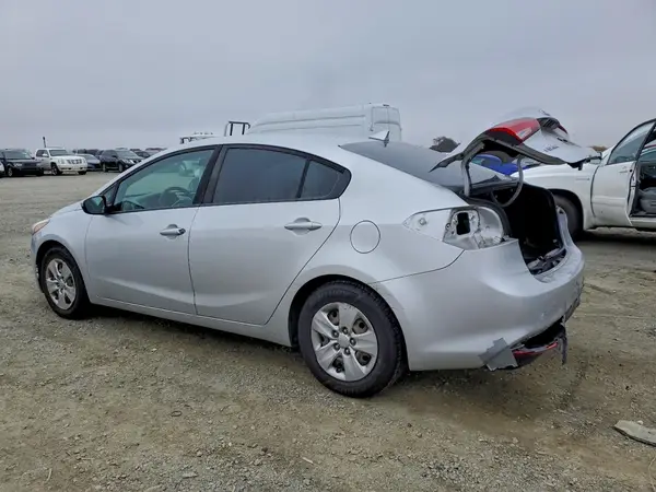 3KPFK4A74JE182978 2018 KIA FORTE - Image 2