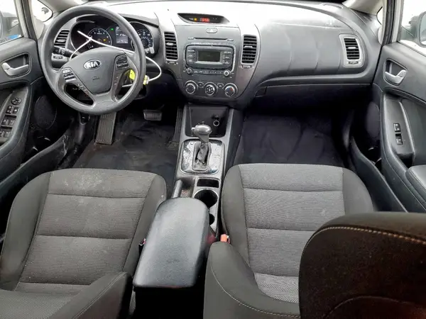 3KPFK4A74JE182978 2018 KIA FORTE - Image 8
