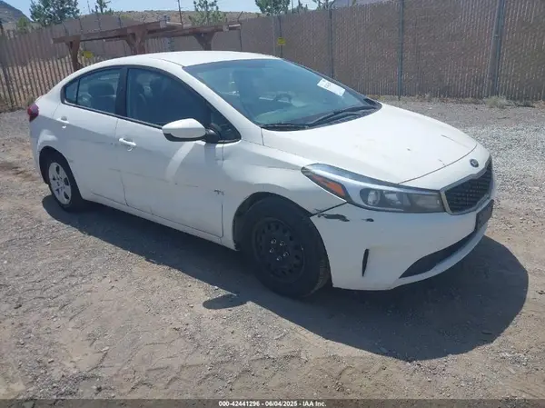 3KPFK4A74JE184908 2018 KIA FORTE - Image 1
