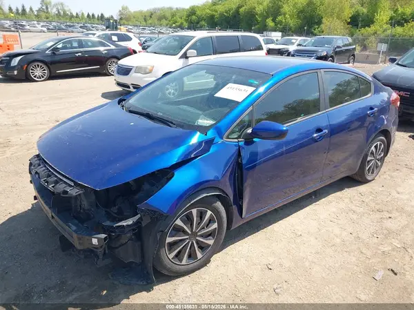 3KPFK4A74JE185184 2018 KIA FORTE - Image 2