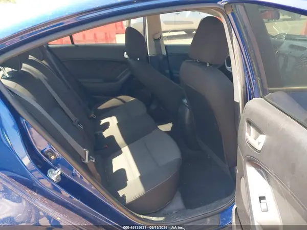 3KPFK4A74JE185184 2018 KIA FORTE - Image 8