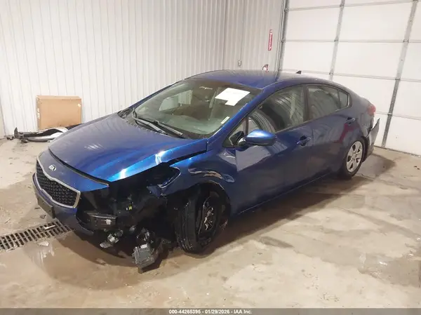 3KPFK4A74JE185279 2018 KIA FORTE - Image 2