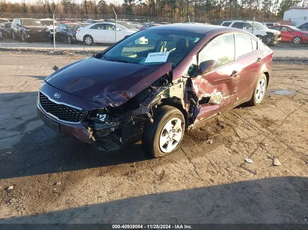 3KPFK4A74JE186528 2018 KIA FORTE - Image 2