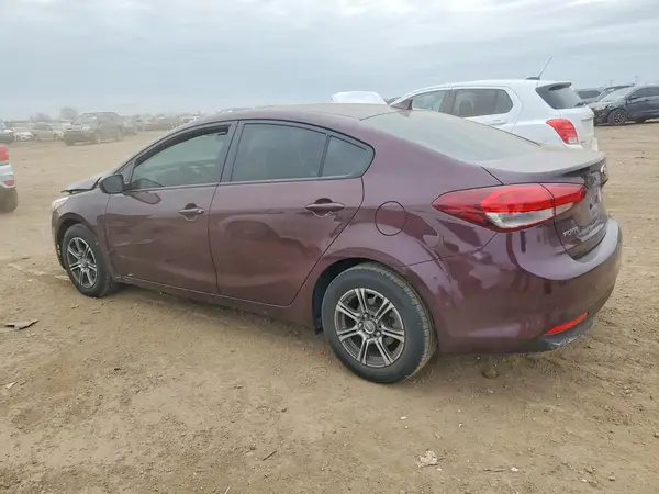 3KPFK4A74JE186562 2018 KIA FORTE - Image 2