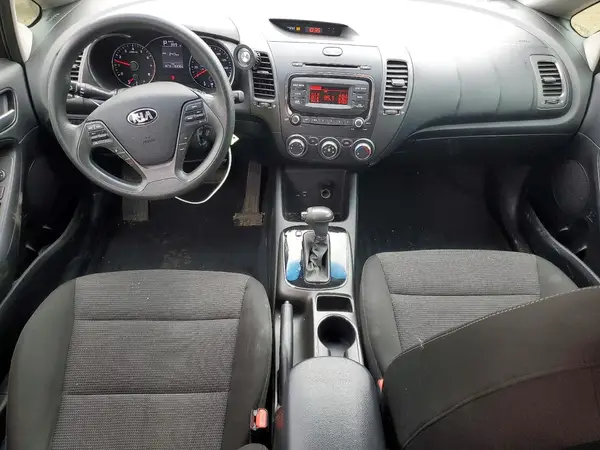 3KPFK4A74JE186562 2018 KIA FORTE - Image 8
