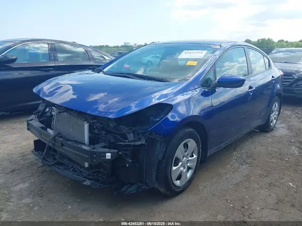 3KPFK4A74JE188490 2018 KIA FORTE - Image 2