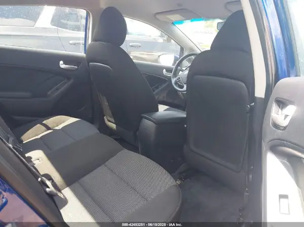 3KPFK4A74JE188490 2018 KIA FORTE - Image 8