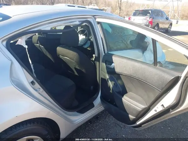 3KPFK4A74JE188862 2018 KIA FORTE - Image 8