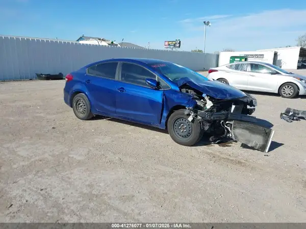 3KPFK4A74JE189395 2018 KIA FORTE - Image 1