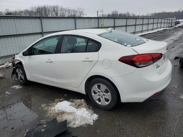 3KPFK4A74JE190546 2018 KIA FORTE - Image 2