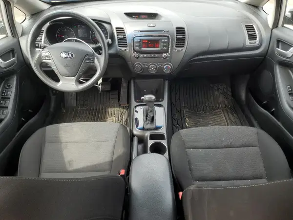 3KPFK4A74JE190739 2018 KIA FORTE - Image 8
