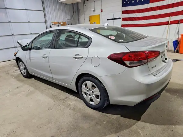3KPFK4A74JE192894 2018 KIA FORTE - Image 2