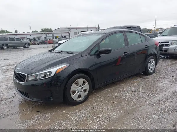 3KPFK4A74JE193074 2018 KIA FORTE - Image 2