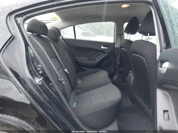 3KPFK4A74JE193074 2018 KIA FORTE - Image 8