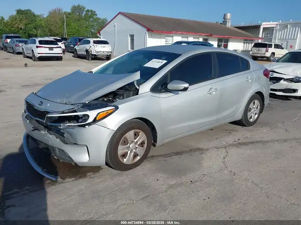 3KPFK4A74JE193592 2018 KIA FORTE - Image 2